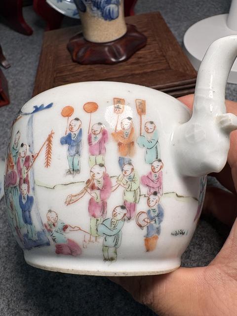 古玩陶瓷晚清粉彩百子龍燈圖茶壺真品鑒賞圖