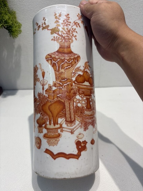 古玩陶瓷礬紅博古圖帽筒真品鑒賞圖