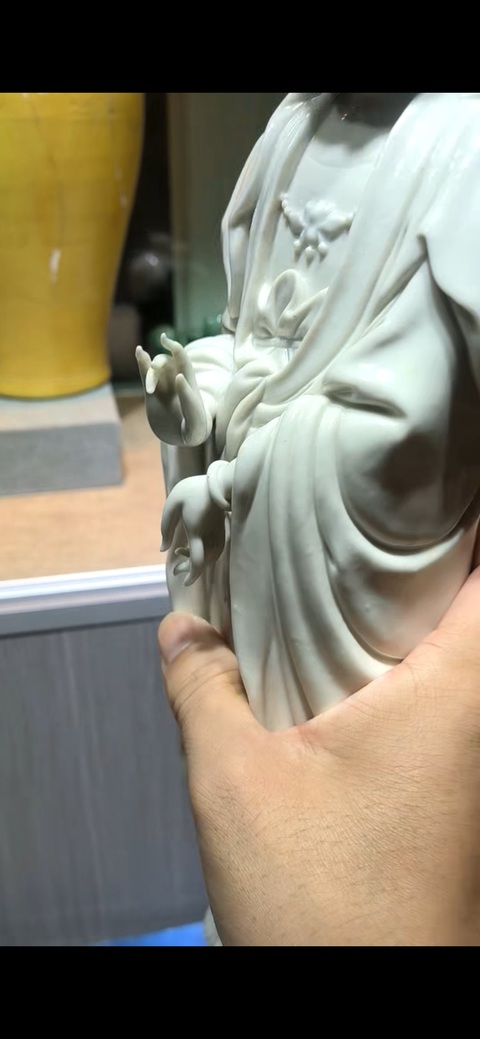 古玩陶瓷德化窯觀音塑像真品鑒賞圖