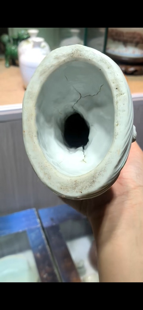 古玩陶瓷德化窯觀音塑像真品鑒賞圖