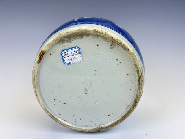 古玩陶瓷清中期·麒麟送子青花罐拍賣，當(dāng)前價(jià)格792元