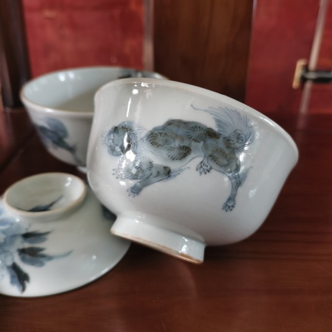 古玩陶瓷青花花卉紋蓋碗真品鑒賞圖