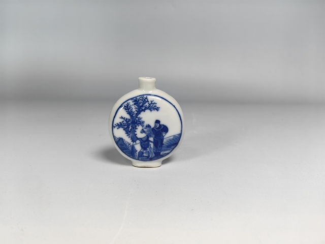 古玩陶瓷清晚人物故事紋青花鼻煙壺真品鑒賞圖