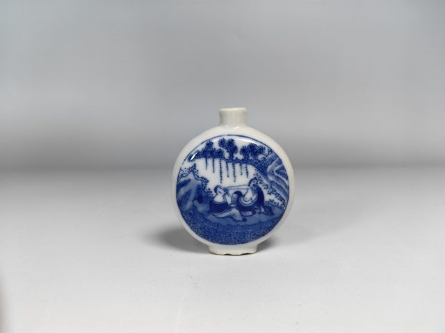 古玩陶瓷清晚人物故事紋青花鼻煙壺真品鑒賞圖