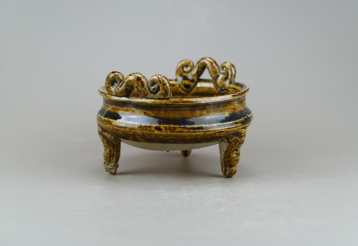 古玩陶瓷明末清初青釉雙耳三獸足香爐拍賣，當前價格212元