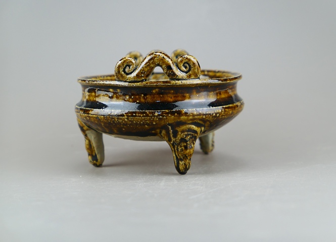 古玩陶瓷明末清初青釉雙耳三獸足香爐拍賣，當前價格212元