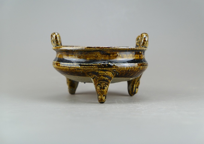 古玩陶瓷明末清初青釉雙耳三獸足香爐拍賣，當前價格212元