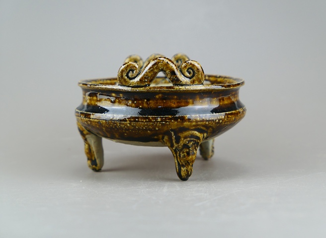 古玩陶瓷明末清初青釉雙耳三獸足香爐拍賣，當前價格212元