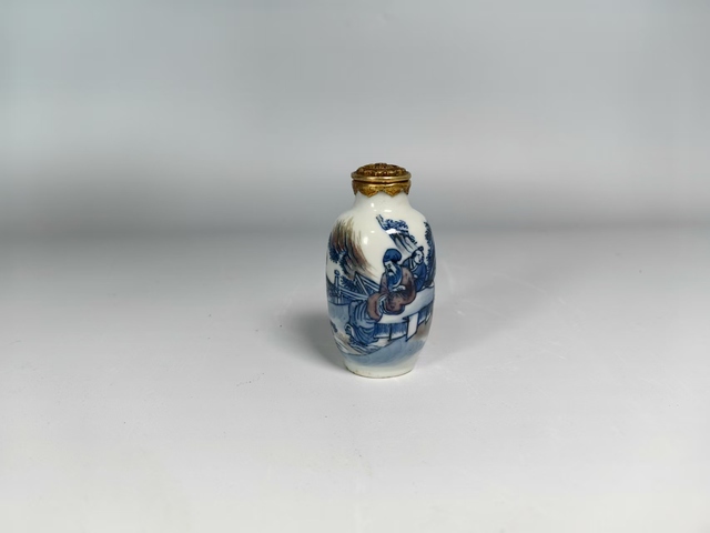 古玩陶瓷清晚青花釉里紅攜琴訪友人物紋鼻煙壺真品鑒賞圖