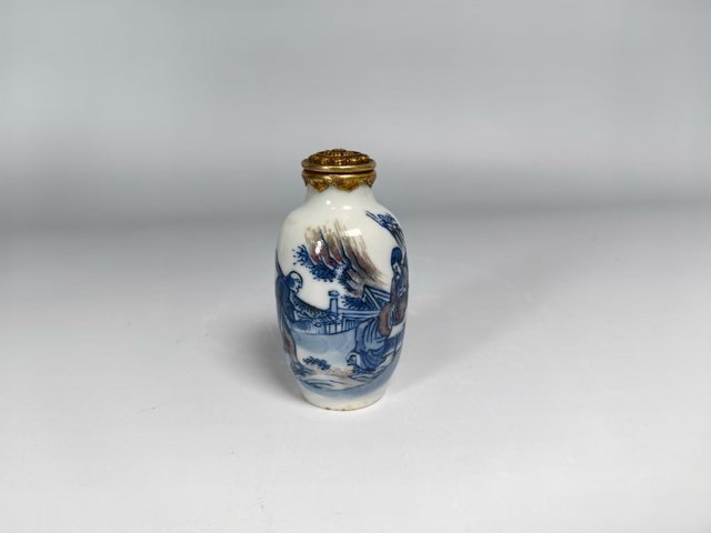 古玩陶瓷清晚青花釉里紅攜琴訪友人物紋鼻煙壺真品鑒賞圖