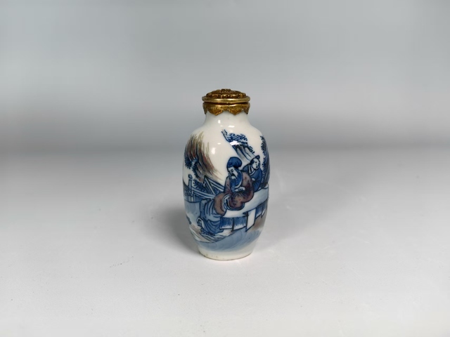 古玩陶瓷清晚青花釉里紅攜琴訪友人物紋鼻煙壺真品鑒賞圖