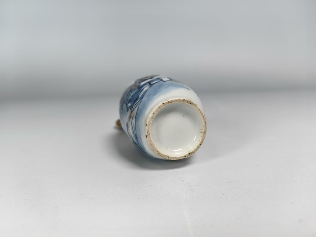 古玩陶瓷清晚青花釉里紅攜琴訪友人物紋鼻煙壺真品鑒賞圖