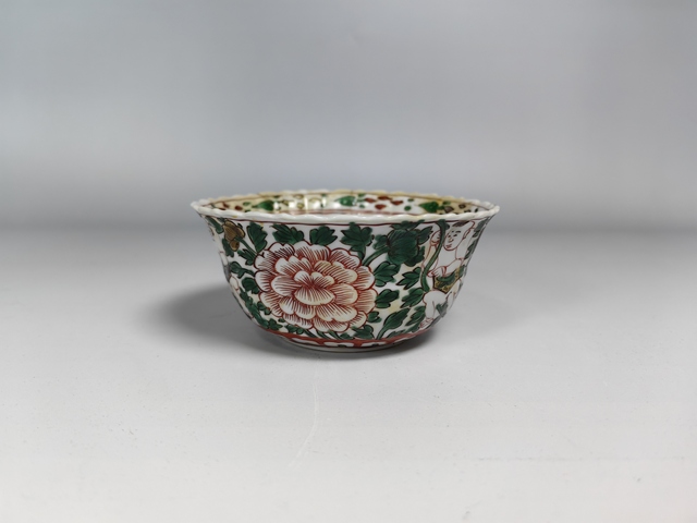 古玩陶瓷康熙持蓮童子五彩花口茶園真品鑒賞圖