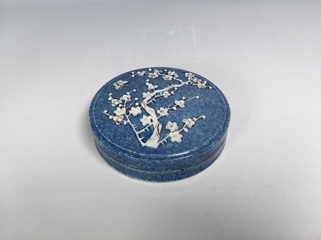 古玩陶瓷晚清爐均釉堆白梅花紋硯臺(tái)真品鑒賞圖