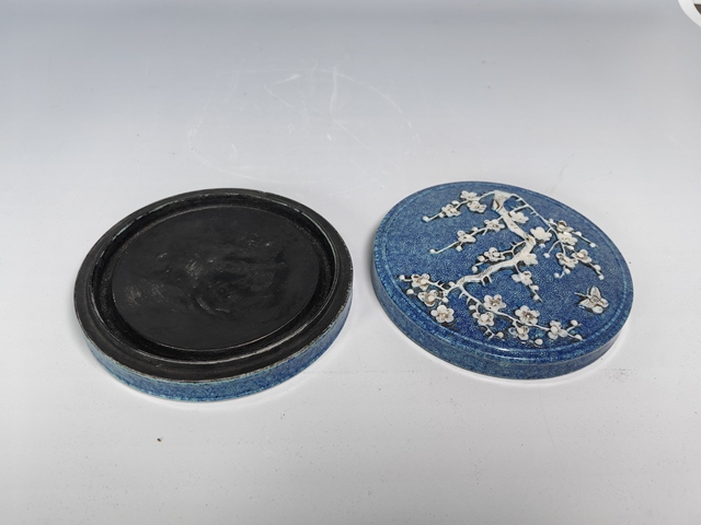 古玩陶瓷晚清爐均釉堆白梅花紋硯臺(tái)真品鑒賞圖