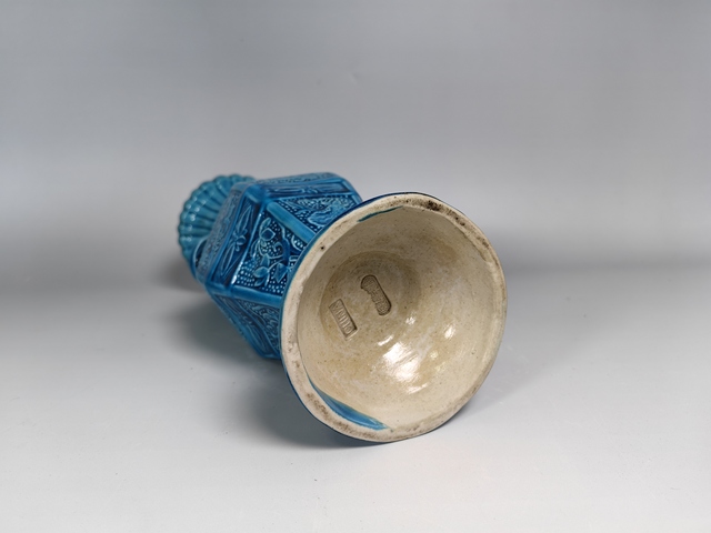 古玩陶瓷晚清民國孔雀藍釉浮雕花卉紋獸耳六方賞瓶真品鑒賞圖