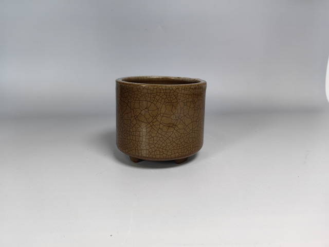 古玩陶瓷清中早黃哥釉三足香爐真品鑒賞圖