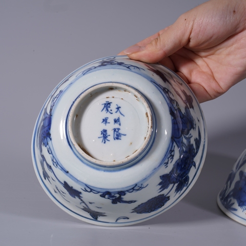 古玩陶瓷青花花卉紋碗真品鑒賞圖