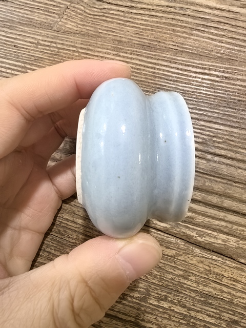 古玩陶瓷淺藍釉香爐真品鑒賞圖