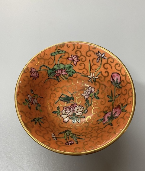 古玩陶瓷珊瑚紅描金粉彩花卉紋碗真品鑒賞圖