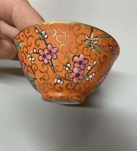 古玩陶瓷珊瑚紅描金粉彩花卉紋碗真品鑒賞圖