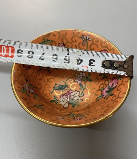 古玩陶瓷珊瑚紅描金粉彩花卉紋碗真品鑒賞圖