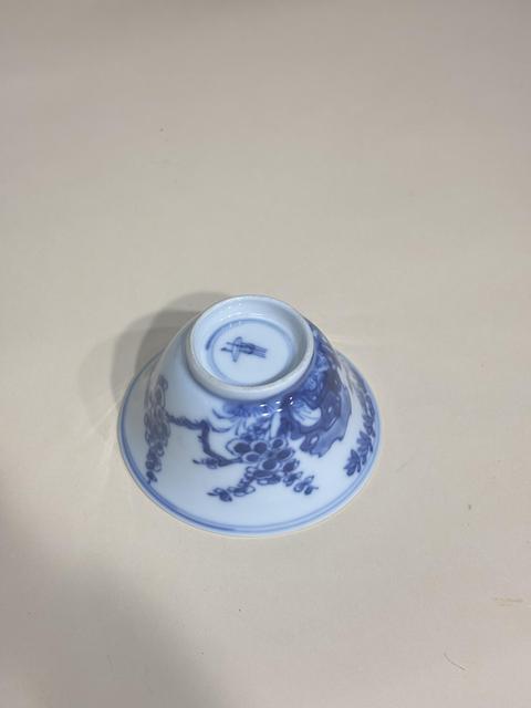 古玩陶瓷花鳥紋青花杯真品鑒賞圖