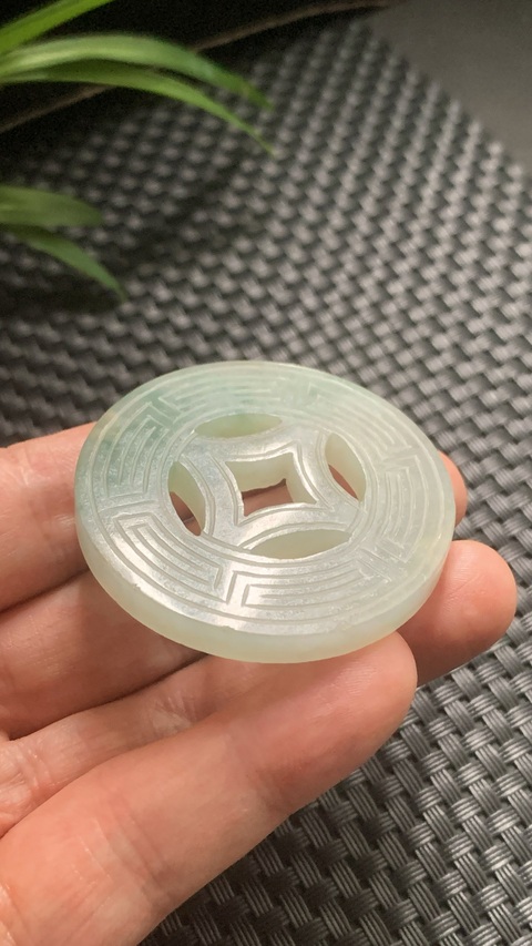 古玩玉器清代天然翡翠雕“錢形佩”拍賣,當前價格15000元