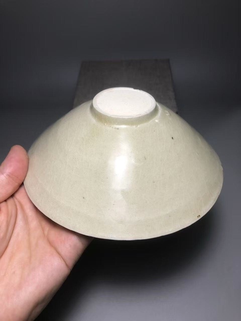 古玩陶瓷（館藏精品宋代）米黃釉刻花蓖紋云氣紋碗拍賣，當前價格6888元