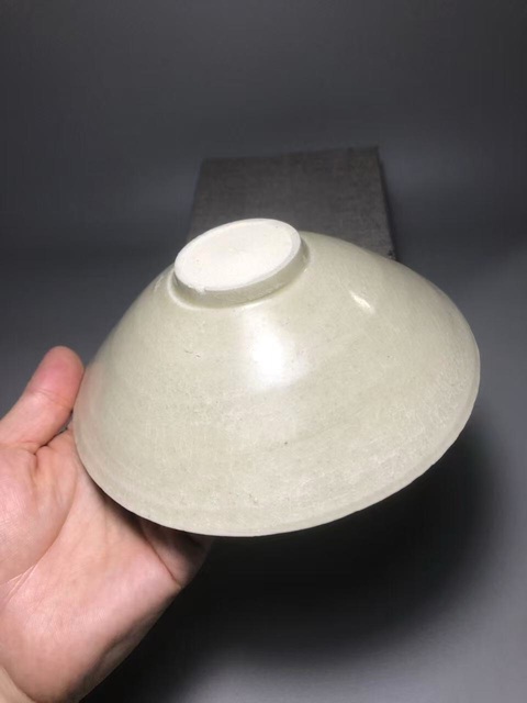 古玩陶瓷（館藏精品宋代）米黃釉刻花蓖紋云氣紋碗拍賣，當前價格6888元
