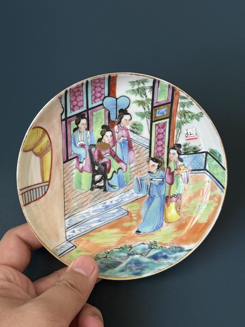 古玩陶瓷人物紋廣彩盤真品鑒賞圖