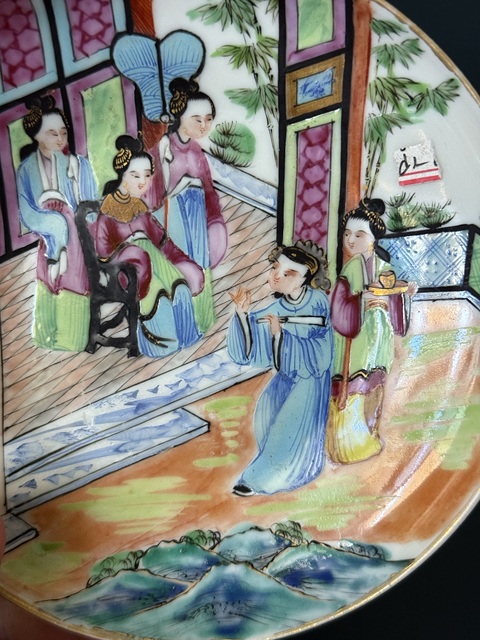 古玩陶瓷人物紋廣彩盤真品鑒賞圖