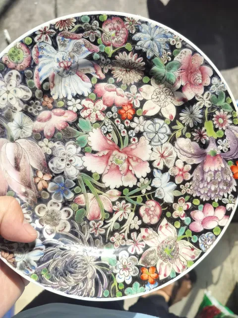 古玩陶瓷墨地粉彩百花不落地盤真品鑒賞圖