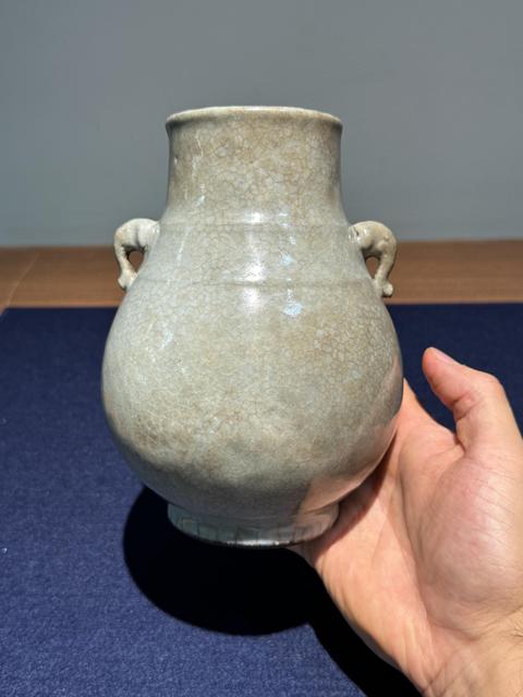 古玩陶瓷哥釉象耳尊真品鑒賞圖