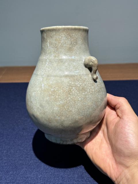 古玩陶瓷哥釉象耳尊真品鑒賞圖
