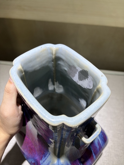 古玩陶瓷鈞紅窯變釉杏圓貫耳瓶真品鑒賞圖