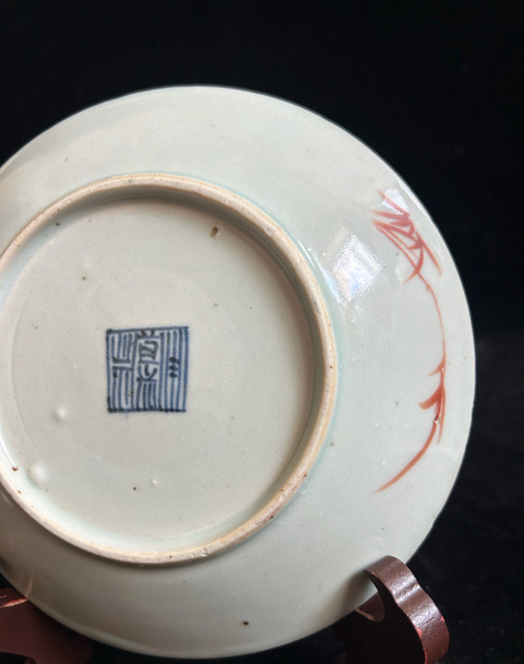 古玩陶瓷蘋果綠軋道粉彩花卉紋盤真品鑒賞圖