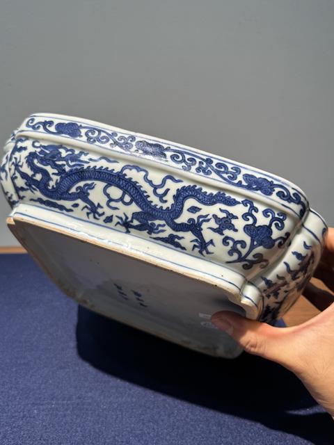 古玩陶瓷青花云龍紋四方倭角捧盒真品鑒賞圖
