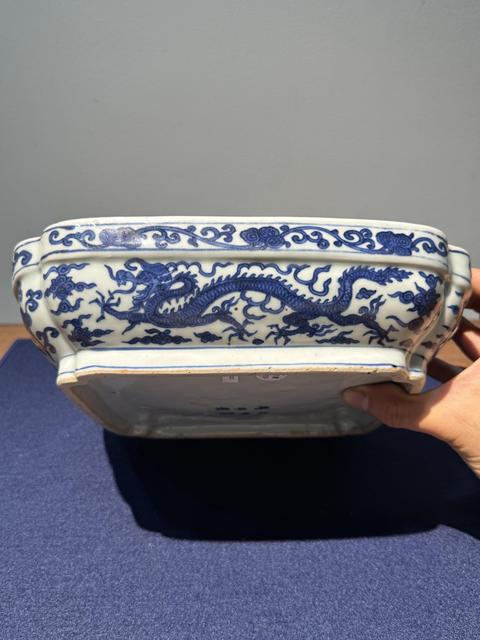 古玩陶瓷青花云龍紋四方倭角捧盒真品鑒賞圖