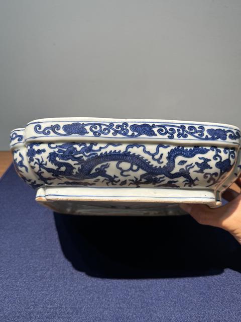 古玩陶瓷青花云龍紋四方倭角捧盒真品鑒賞圖