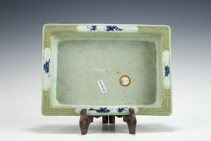 古玩陶瓷清中·豆青釉青花花卉詩文水仙盆拍賣，當前價格1236元