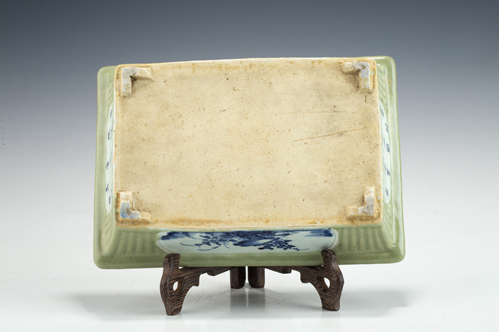 古玩陶瓷清中·豆青釉青花花卉詩文水仙盆拍賣，當前價格1236元