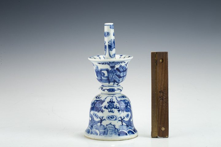 古玩陶瓷清晚·青花雙龍戲珠博古紋燭臺拍賣，當前價格894元
