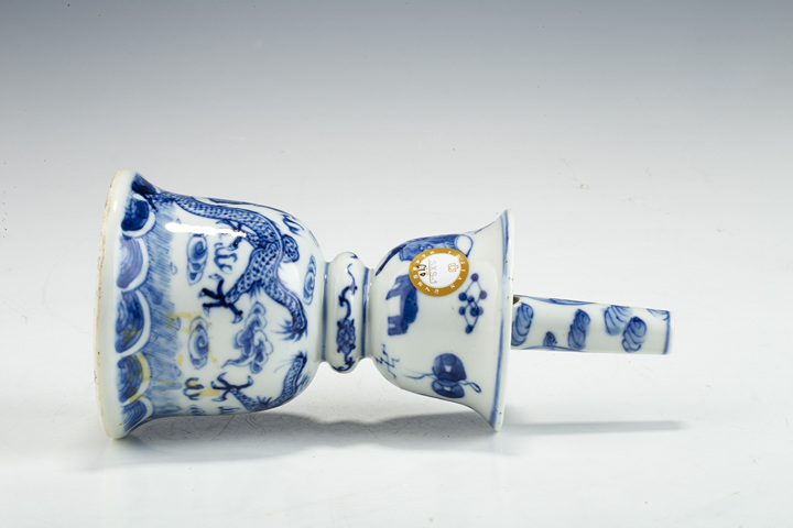 古玩陶瓷清晚·青花雙龍戲珠博古紋燭臺拍賣，當前價格894元