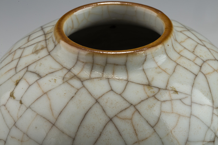 古玩陶瓷清末民初·哥釉蓋罐拍賣，當(dāng)前價(jià)格2242元