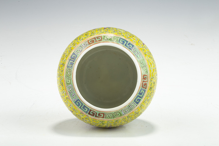 古玩陶瓷民國·黃地粉彩纏枝蓮紋洗
真品鑒賞圖