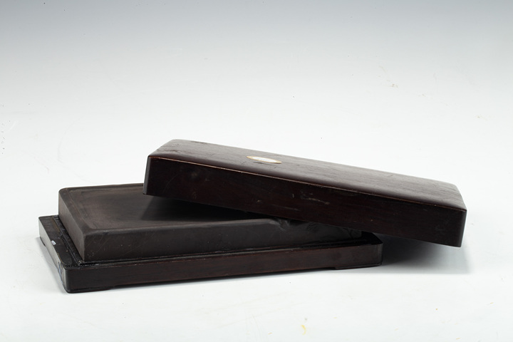 古玩雜項民國·花蟲紋端硯真品鑒賞圖