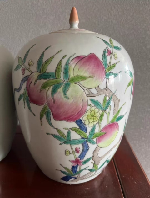 古玩陶瓷粉彩九桃冬瓜罐真品鑒賞圖