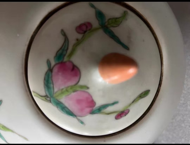 古玩陶瓷粉彩九桃冬瓜罐真品鑒賞圖