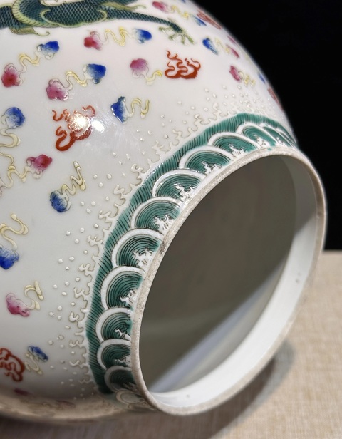 古玩陶瓷粉彩云龍紋宮燈真品鑒賞圖